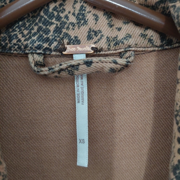 Free People Snake Skin Jacket Womans Size XS Black Animal Print Shacket - Picture 7 of 9